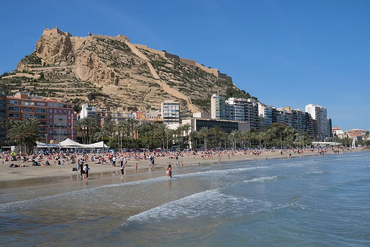 Alicante Beach Hotels: Direct Access or a San Juan Base