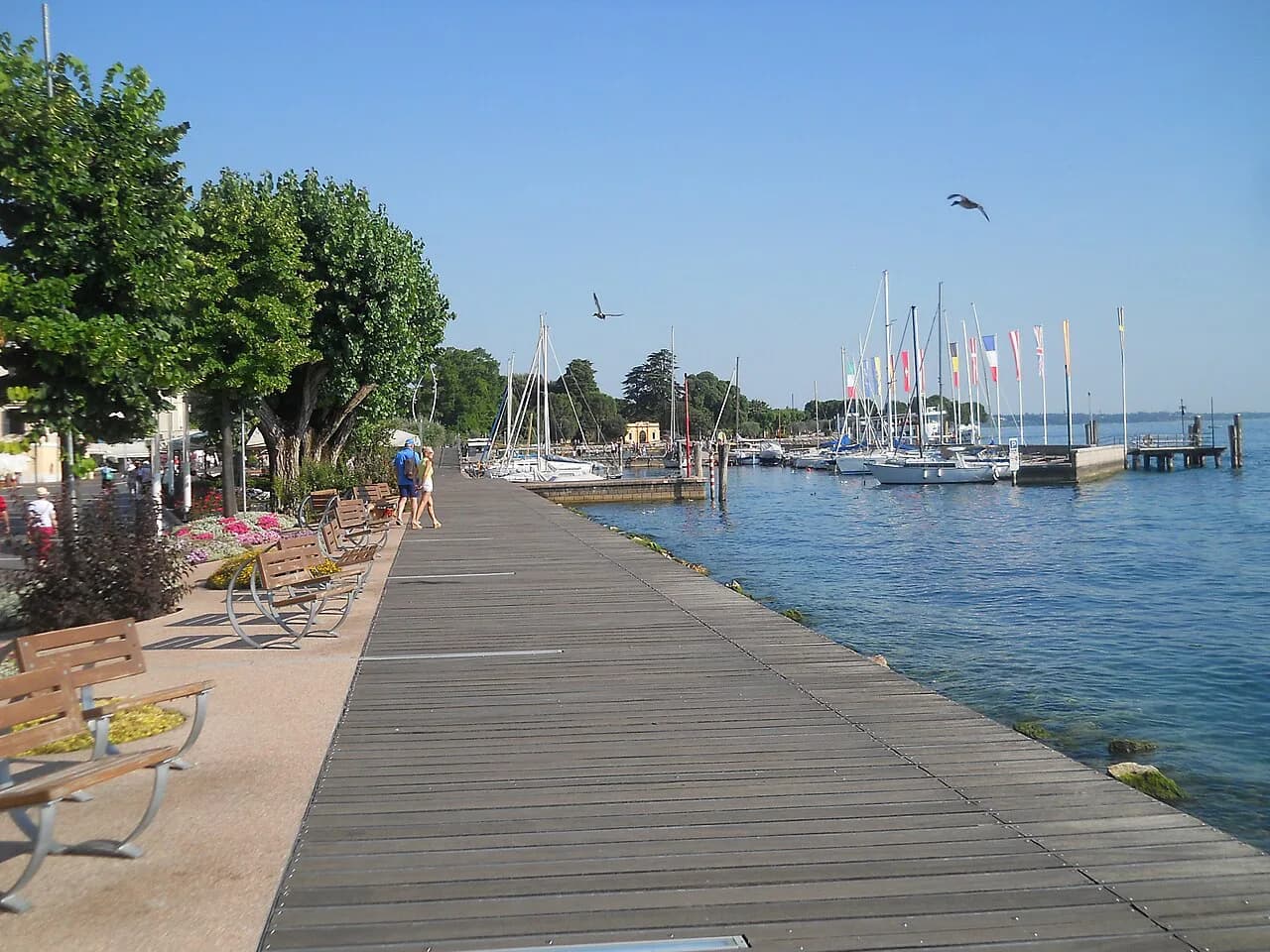 Bardolino Lake Garda Hotels: Location and Room Guide