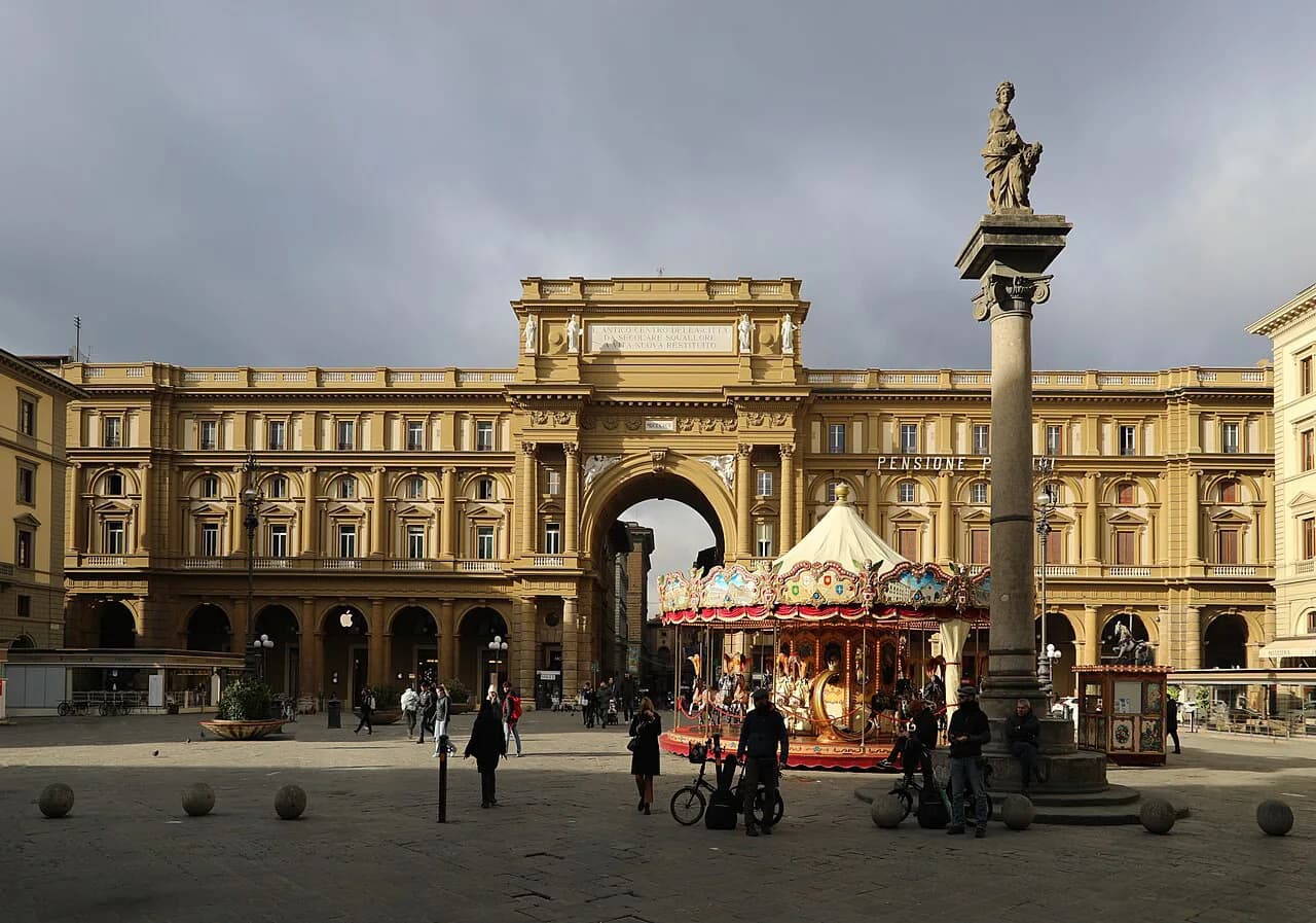 Best Family Hotels in Florence, Italy: Rooms and Bases