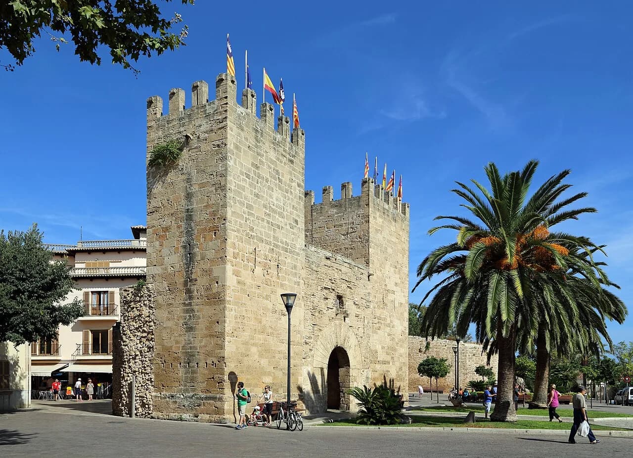 Porta des Moll gate in Alcúdia