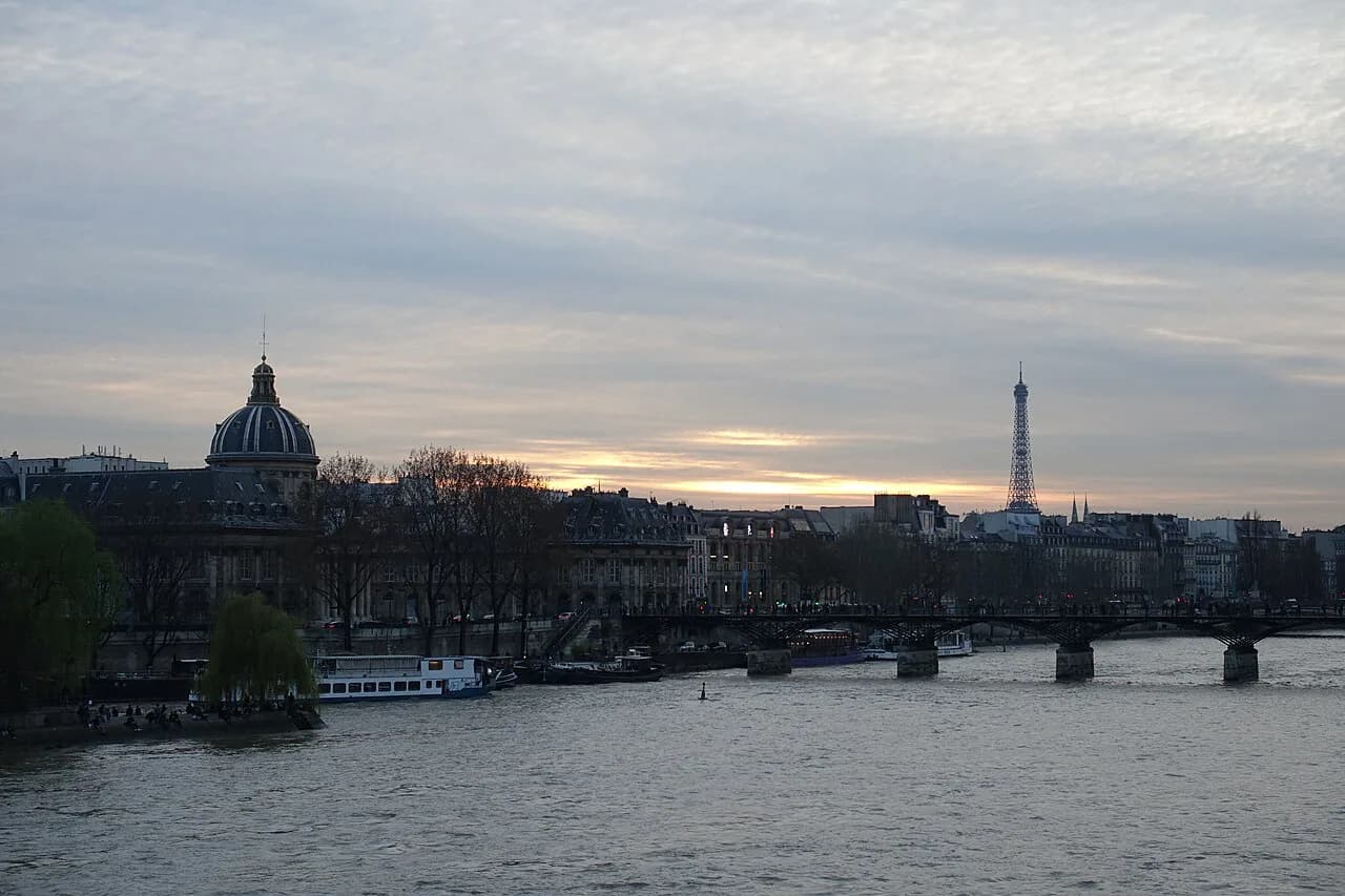 The Seine at dusk from Pont Neuf, with Pont des Arts, the Institut de France dome and the Eiffel Tower