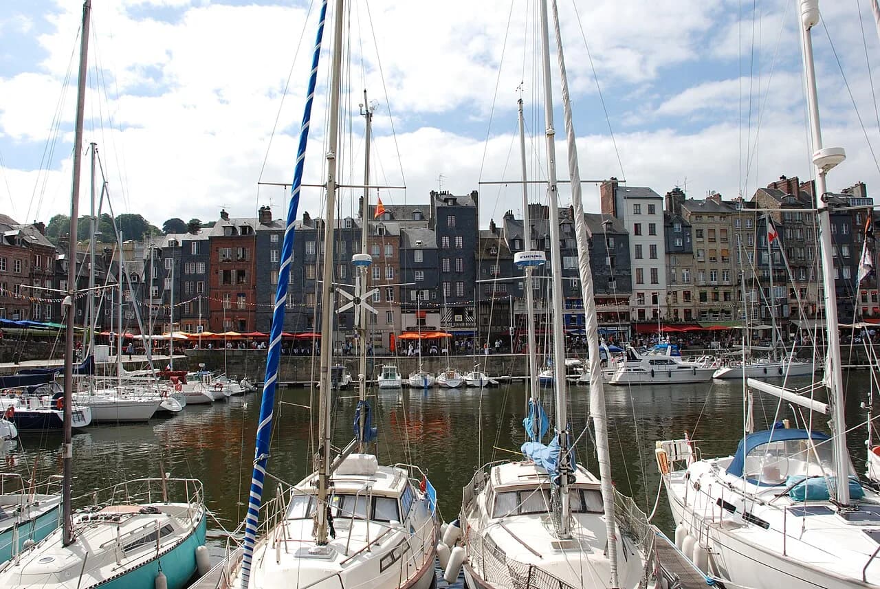 Boutique Hotels in Honfleur: Compare Rooms and Settings