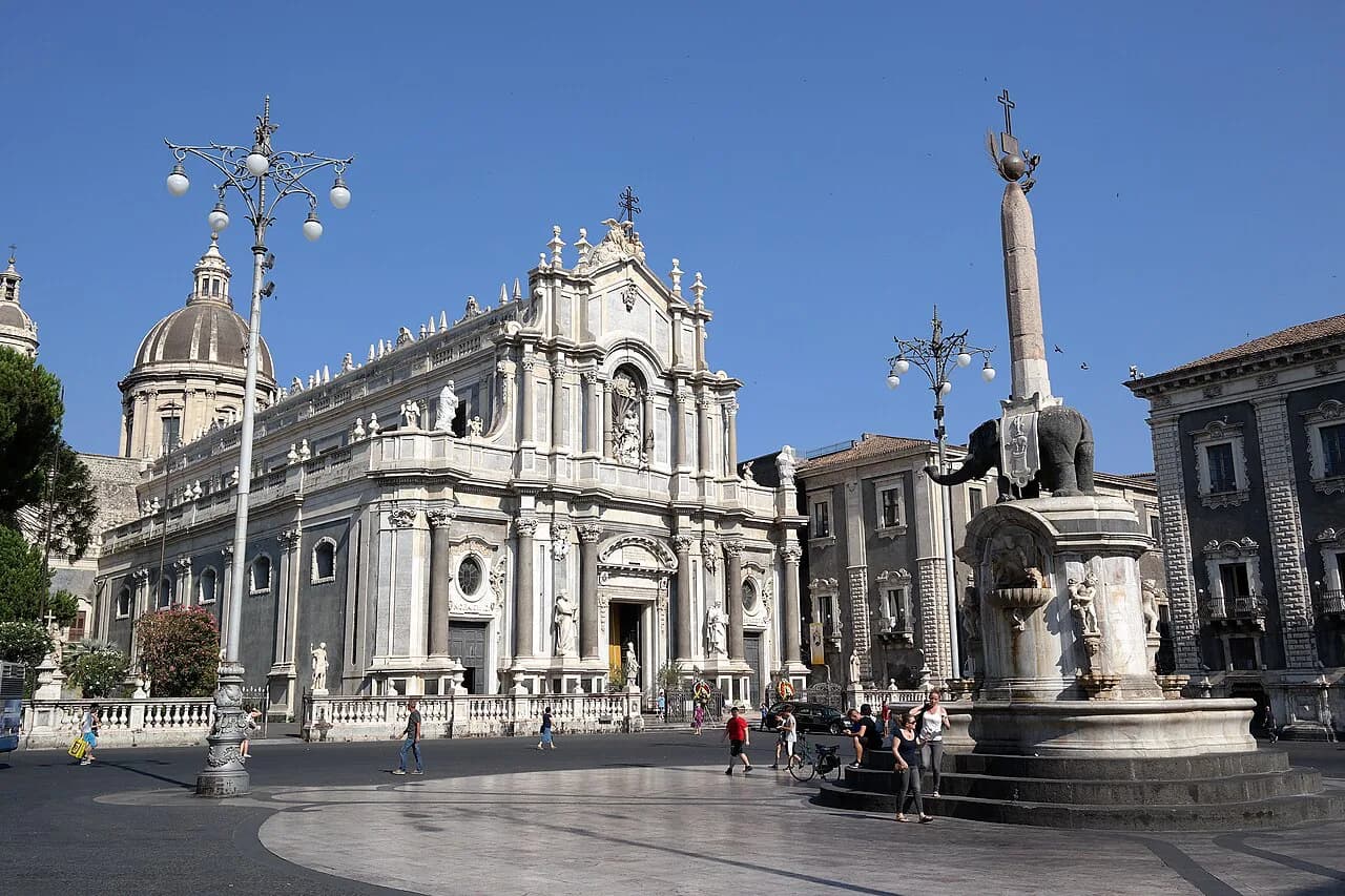 Catania Luxury Hotels: Compare Sangiorgio and Romano Suites
