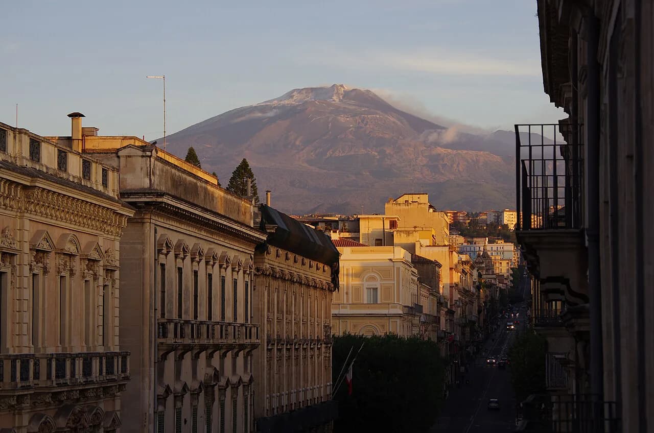 Catania Hotels With a Pool: Rooftop Jacuzzi or Garden Pool?