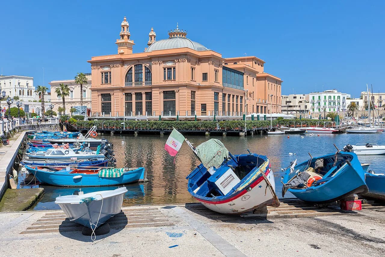 Cheap Hotels in Bari: Choose the Room and the Extras