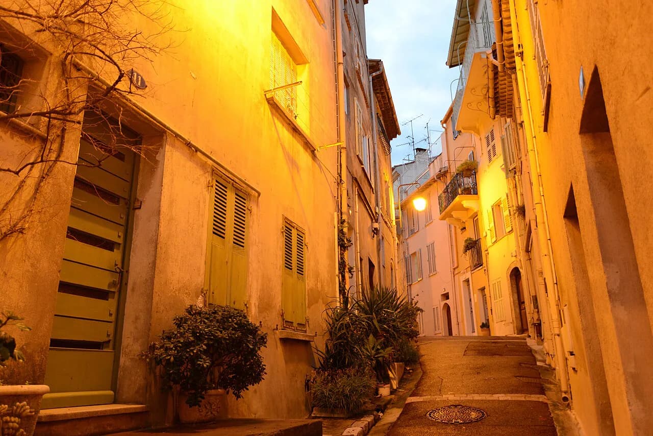 Cheap Hotels in Cannes: Rooms, Meals and Parking