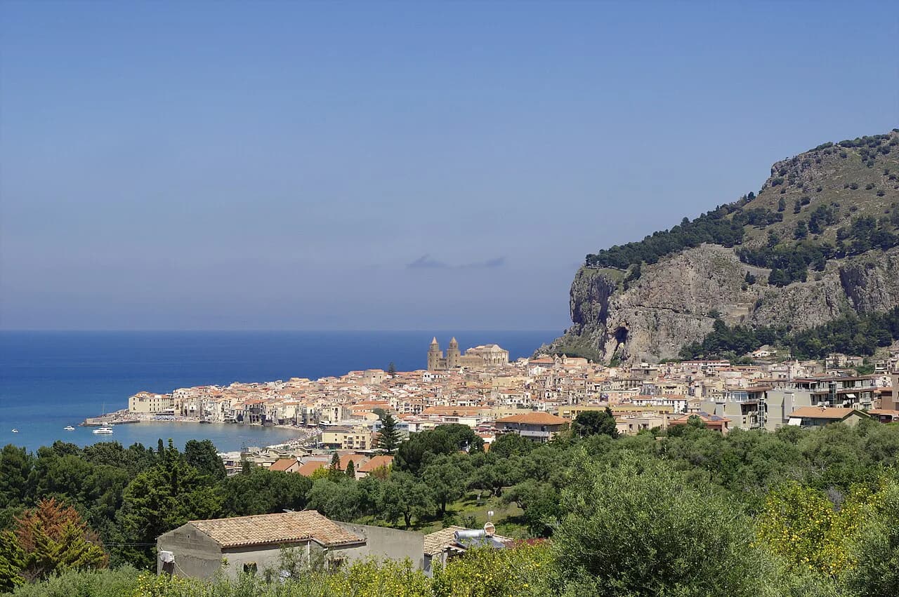 Cheap Hotels in Cefalu: Compare the Room and Total Quote