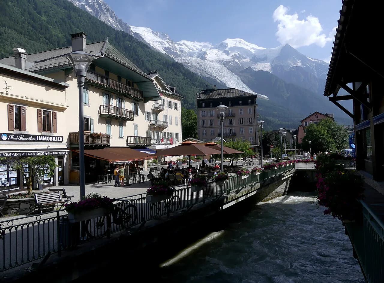 Cheap Hotels in Chamonix: Compare Private Rooms and Shared Stays