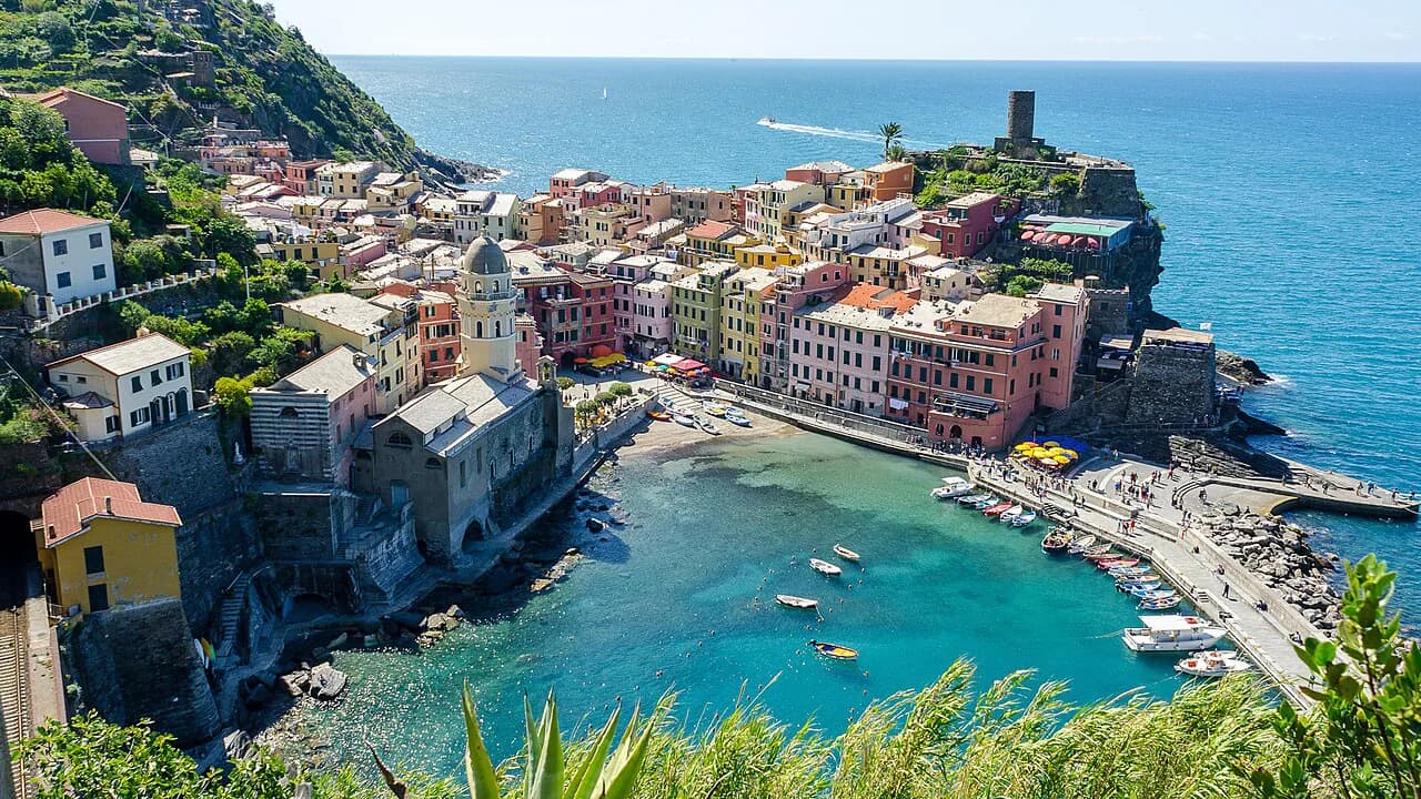 Cheap Hotels in Cinque Terre: Economy Rooms and Full Costs