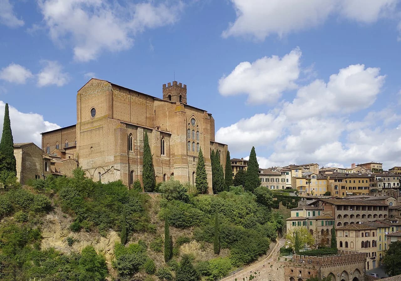 Cheap Hotels in Siena: Economy and Standard Room Choices