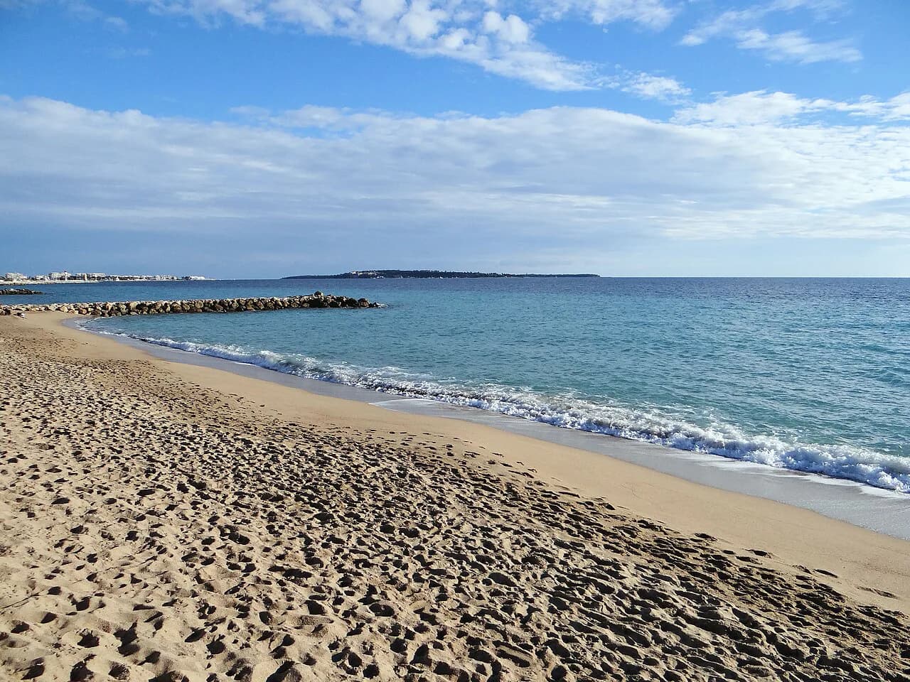 Family Hotels in Cannes: Three Sleeping Formats Compared