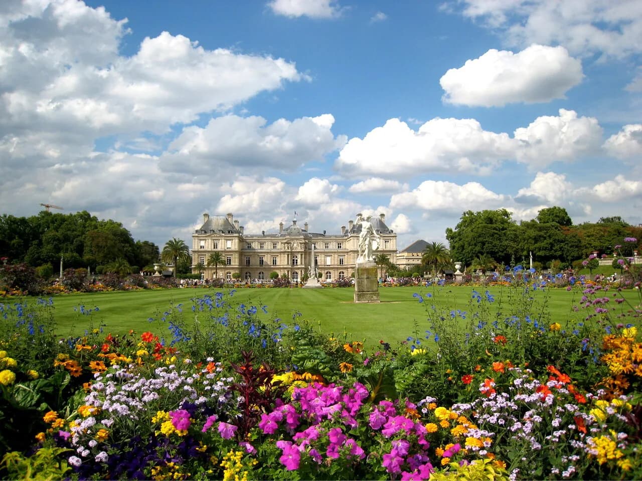 Hotels in Paris’s 6th Arrondissement: Rooms and Settings
