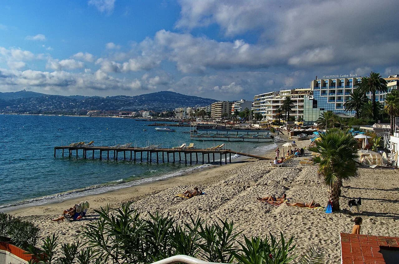 Hotels in Antibes With Pools: Access and Heating