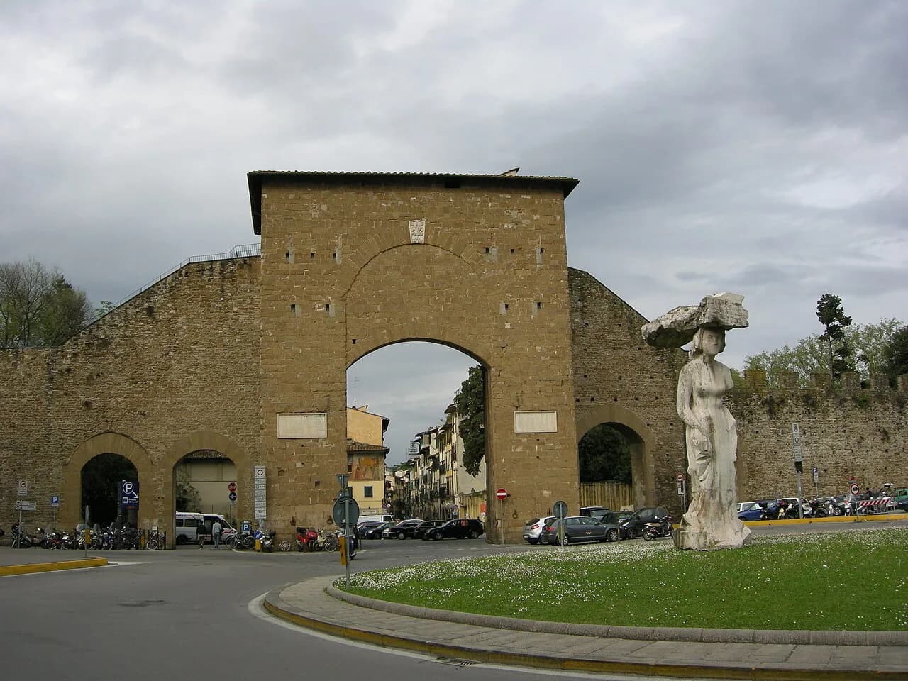 Hotels in Florence With Parking: Compare Four Setups