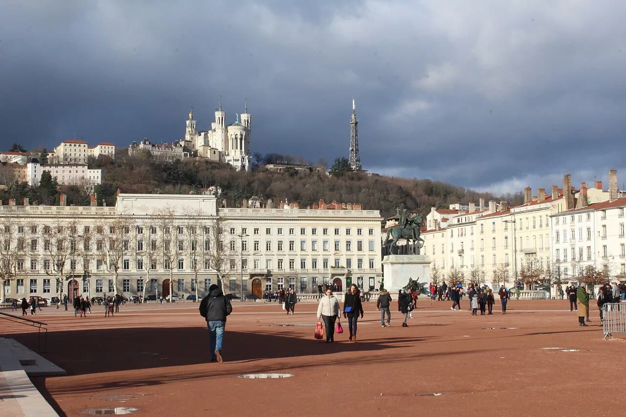 Hotels in Lyon: Compare Actual Room and Suite Formats