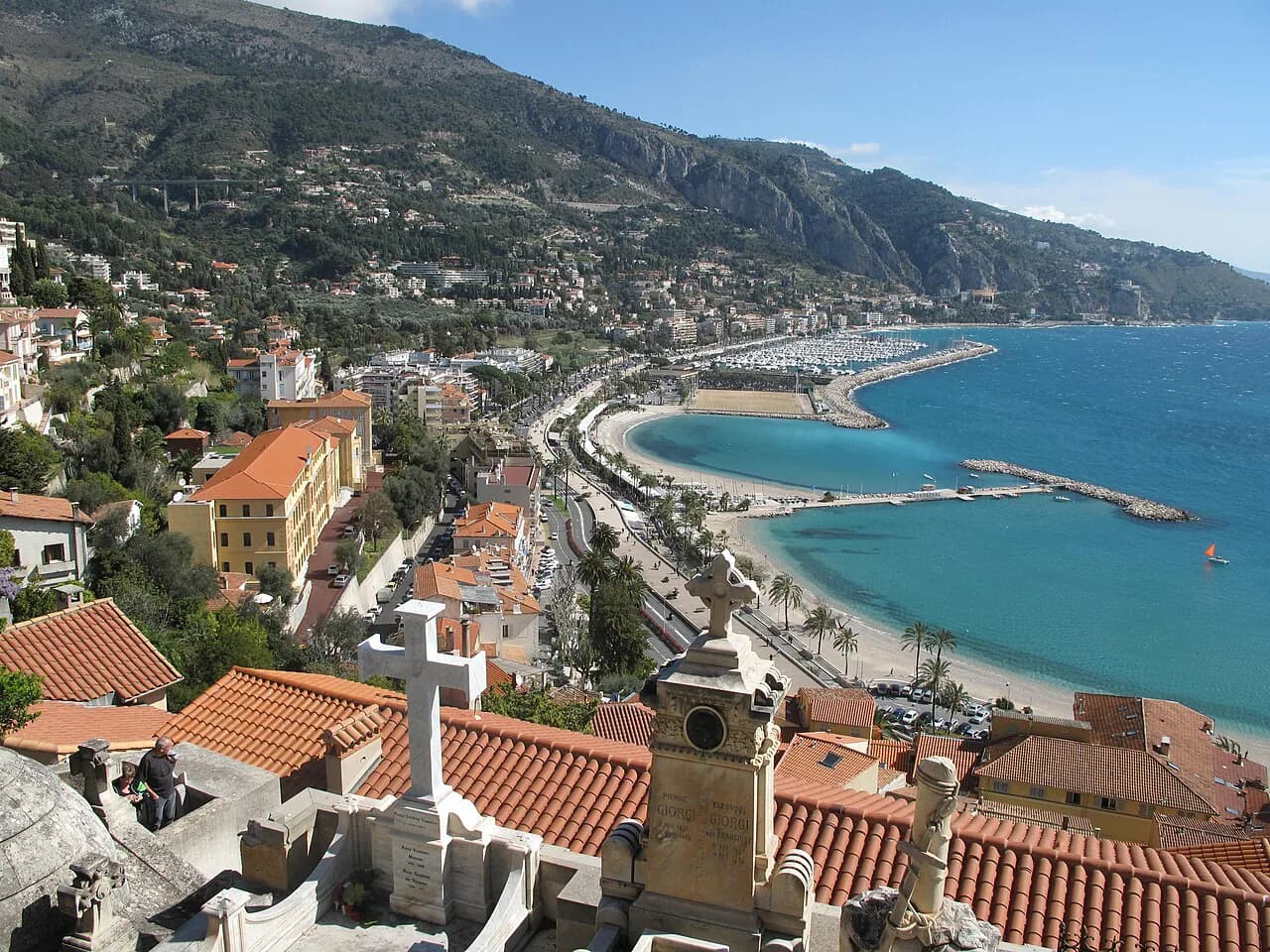 Hotels in Menton With Swimming Pools: Seasons Compared