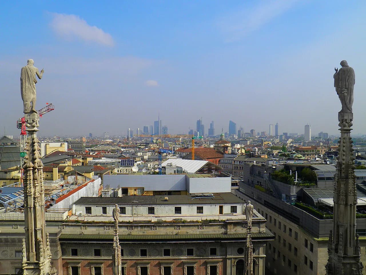 Milan Hotels With Swimming Pools: Rooftop or Indoor