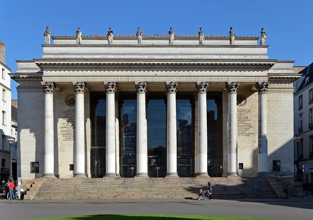 Hotels in Nantes City Centre: SOZO or Place Graslin