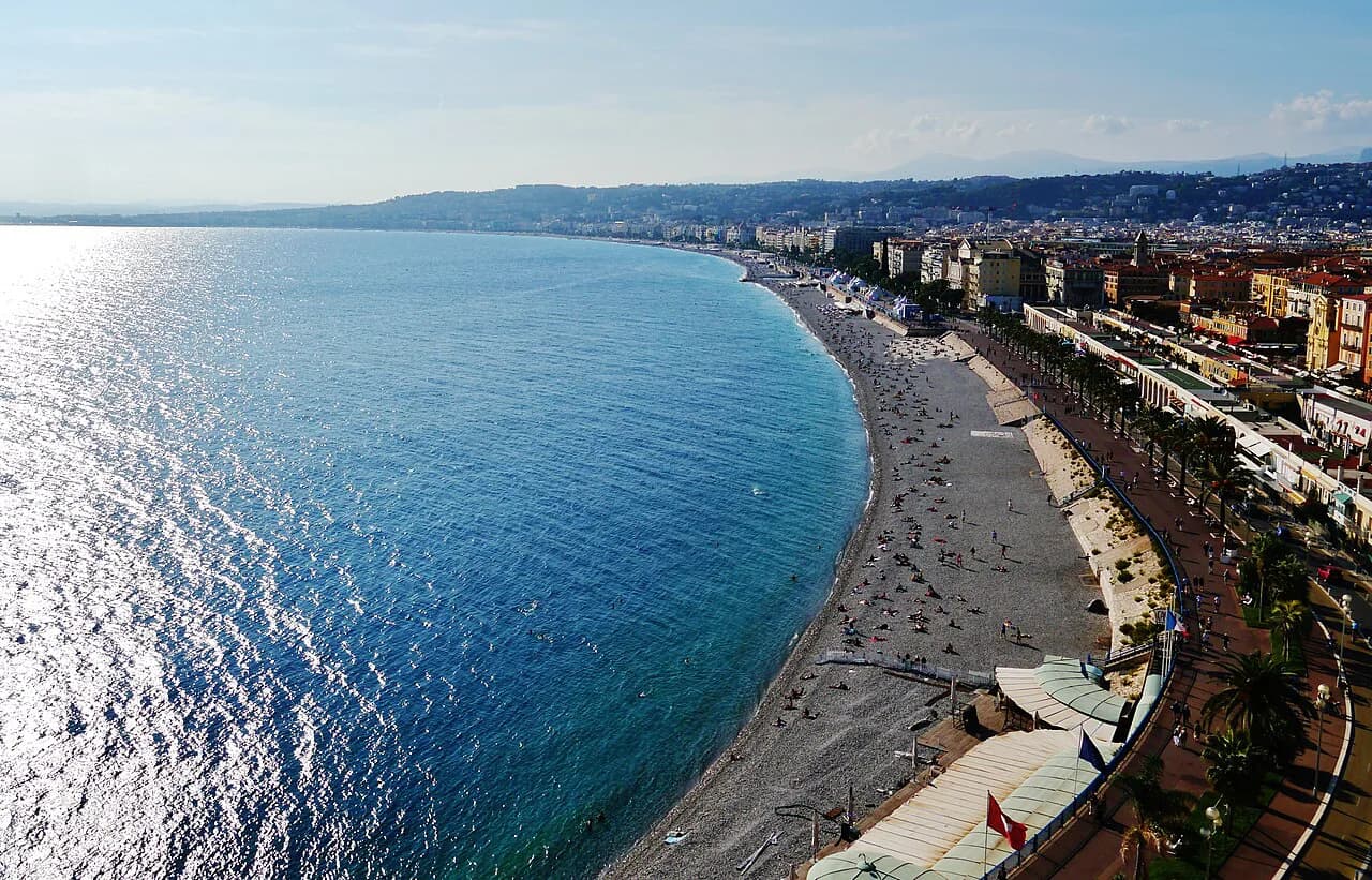 Hotels in Nice With Swimming Pools: Seasons and Access