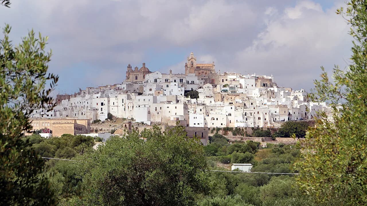 Hotels in Ostuni With Swimming Pool: Compare Two Settings