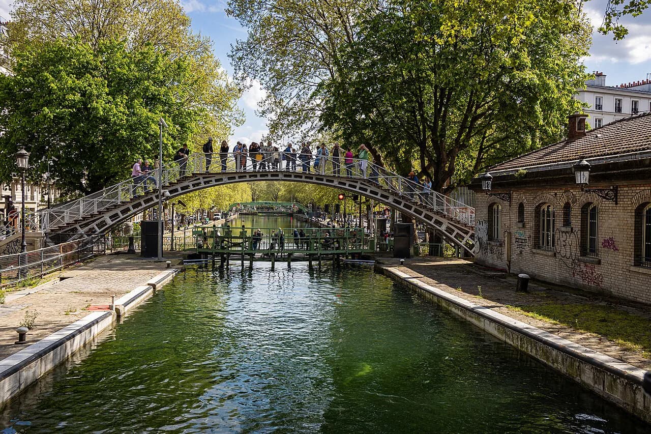 Hotels in Paris With Swimming Pools: Access and Settings