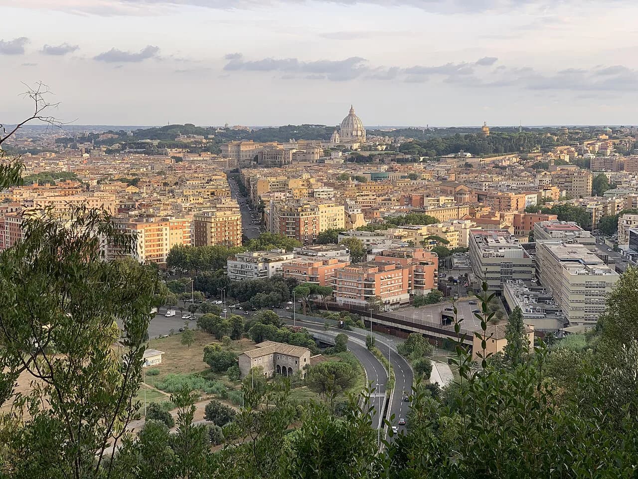 Hotels in Rome With a Pool: Compare Three Candidates