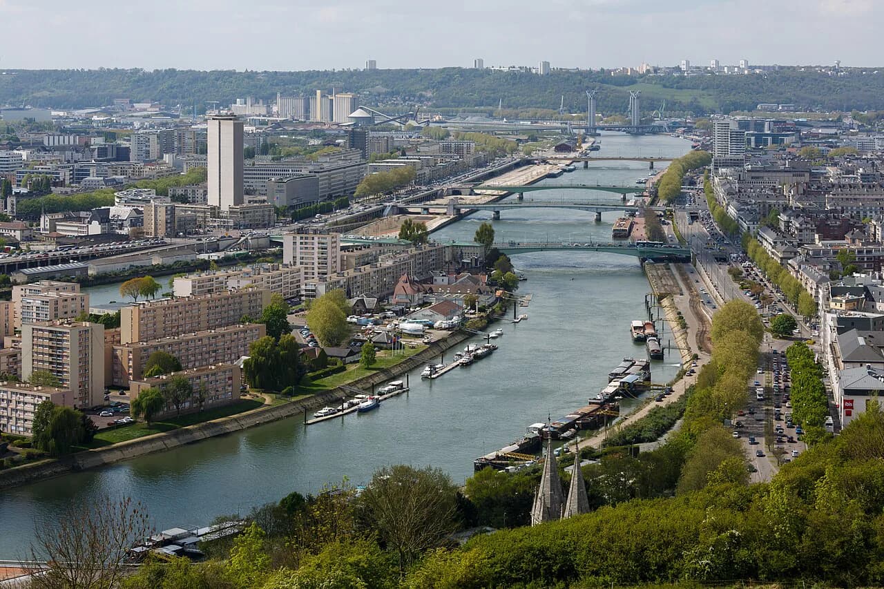 Panorama of Rouen from the Côte Sainte-Catherine, with the Seine, its bridges and riverside quays crossing the city