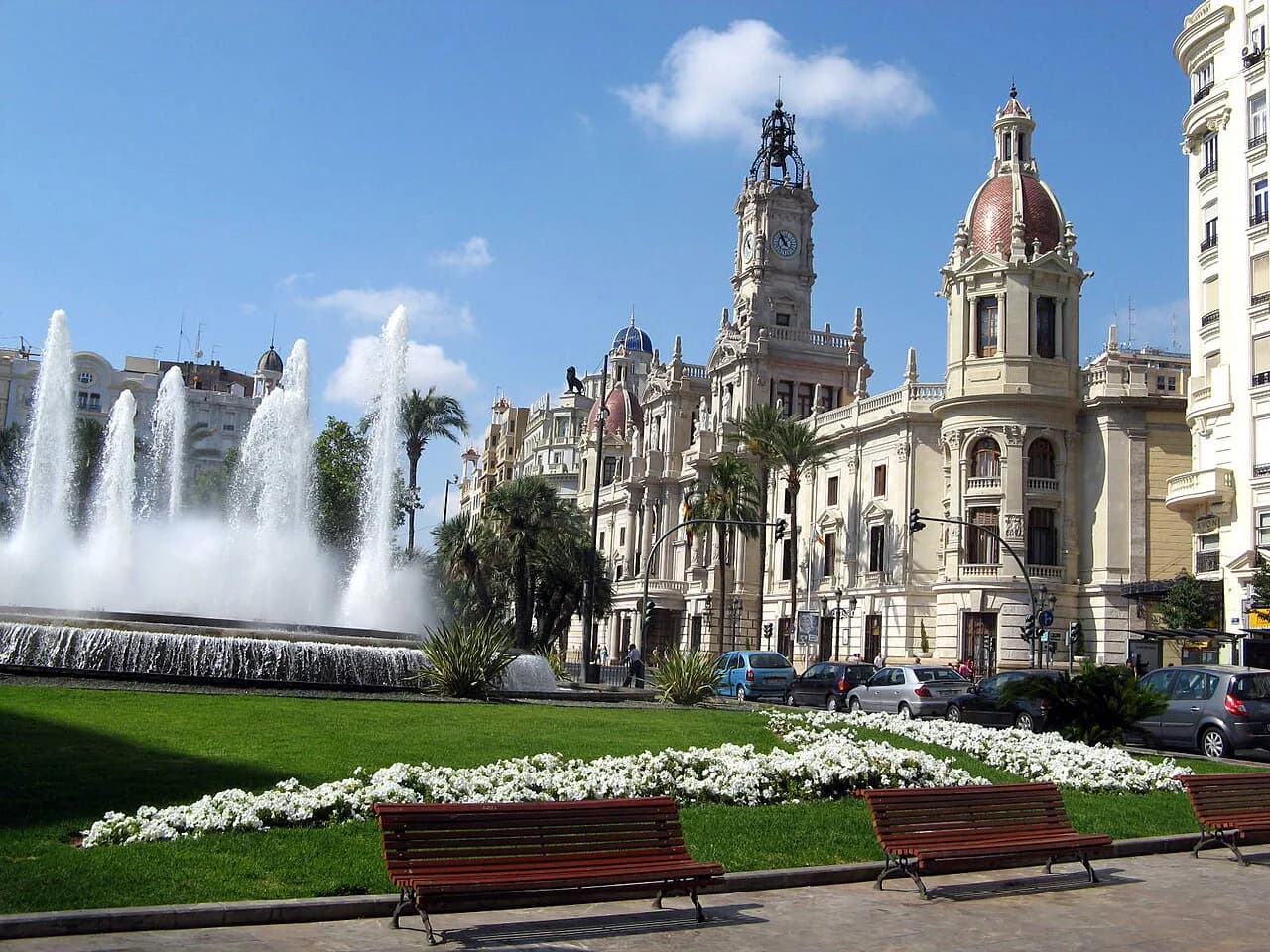 Hotels in Valencia with Parking: Compare the Arrangements