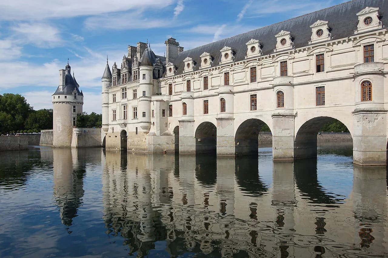 Loire Valley Chateaux Hotels: Castle and Estate Stays
