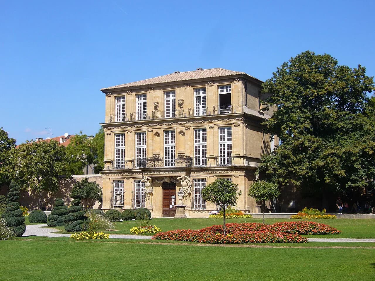Luxury Hotels in Aix-en-Provence: Compare Suite Upgrades
