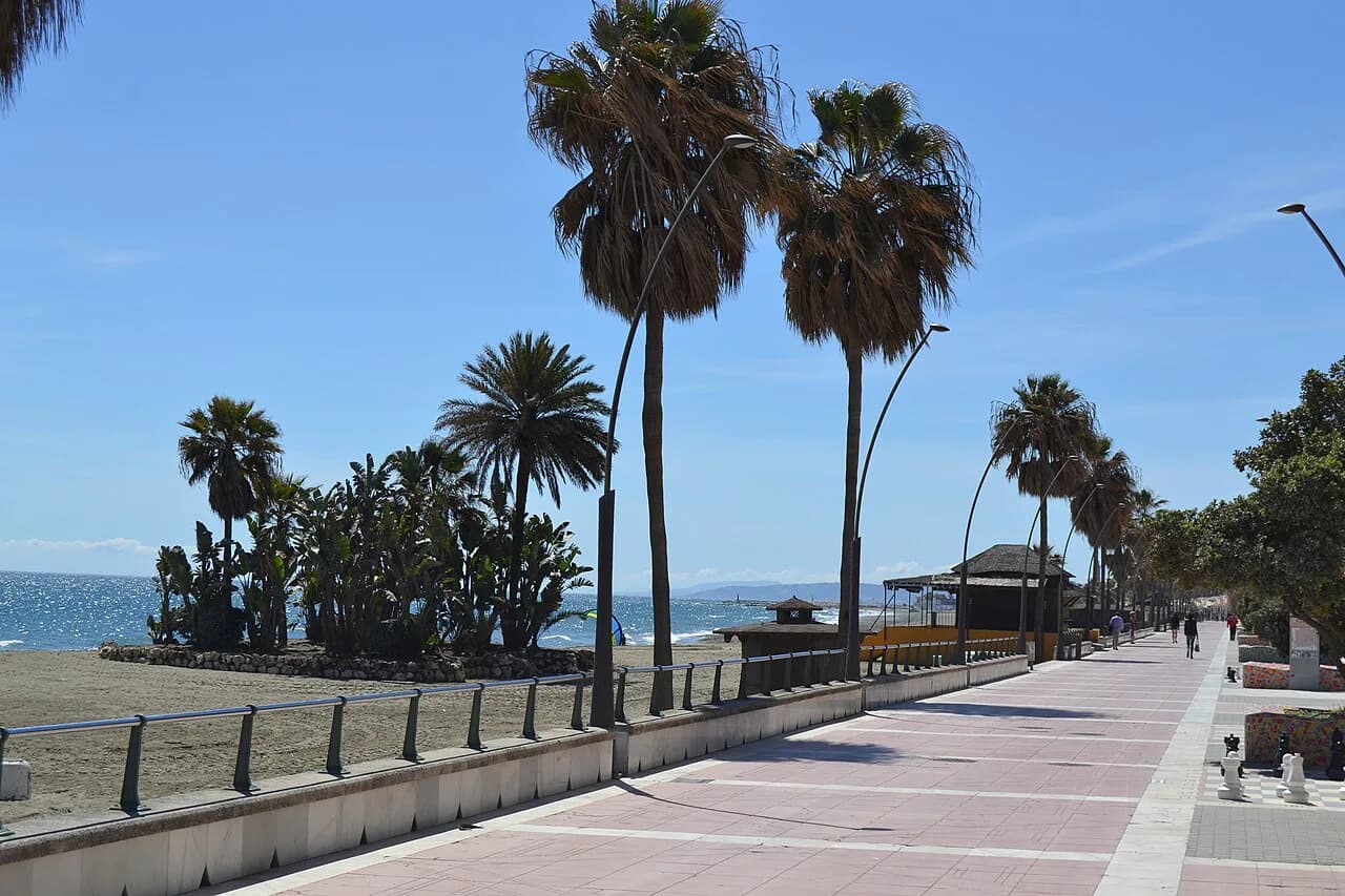 Luxury Hotels in Estepona: Rooms and Spa Access Compared