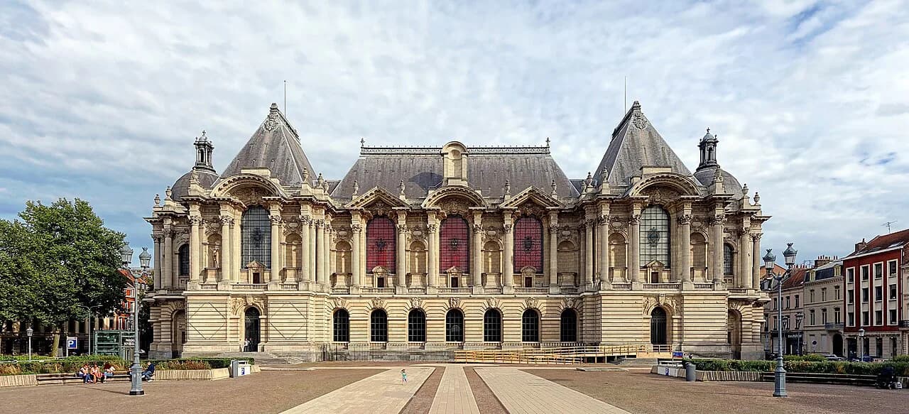 Luxury Hotels in Lille: Compare Rooms, Suites and Layouts