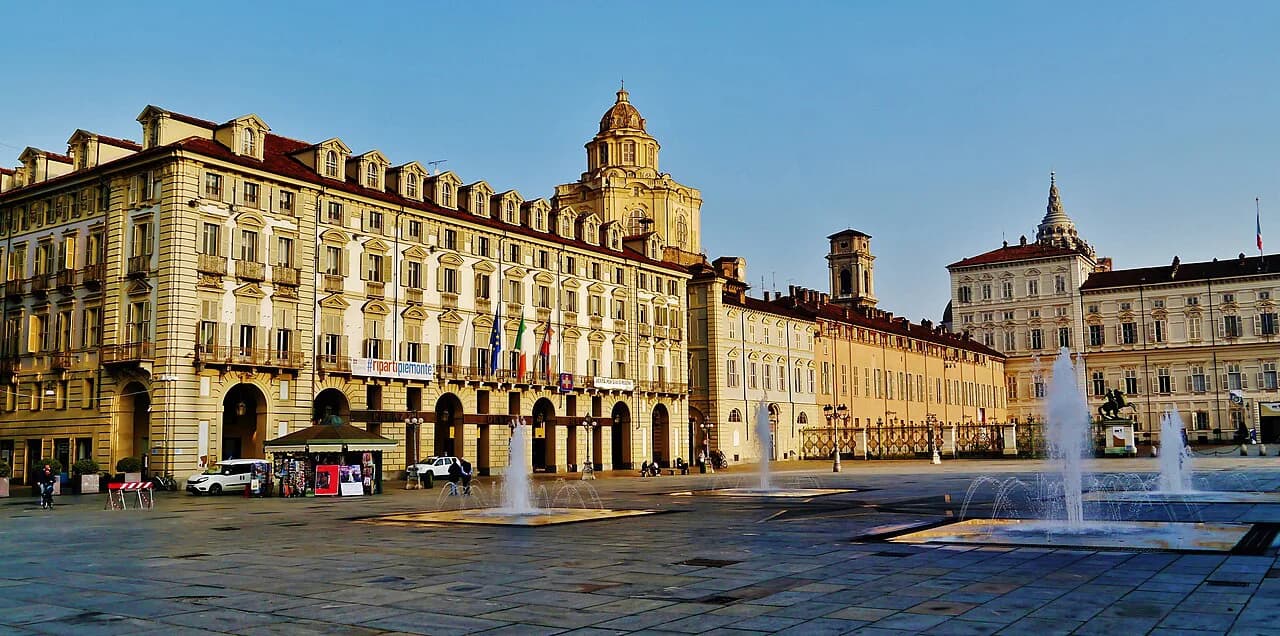 Luxury Hotels in Turin: Compare Sitea and Victoria Suites