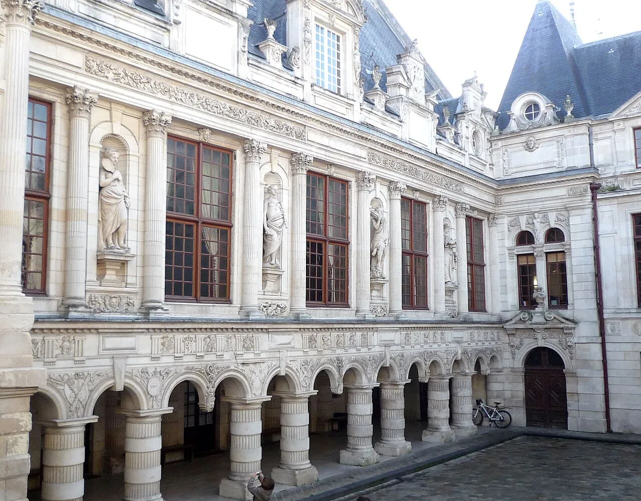 Luxury Hotels in La Rochelle: Room and Suite Formats
