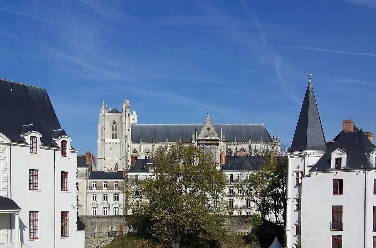 Nantes Hotels With Parking: Reservations and Separate Lots