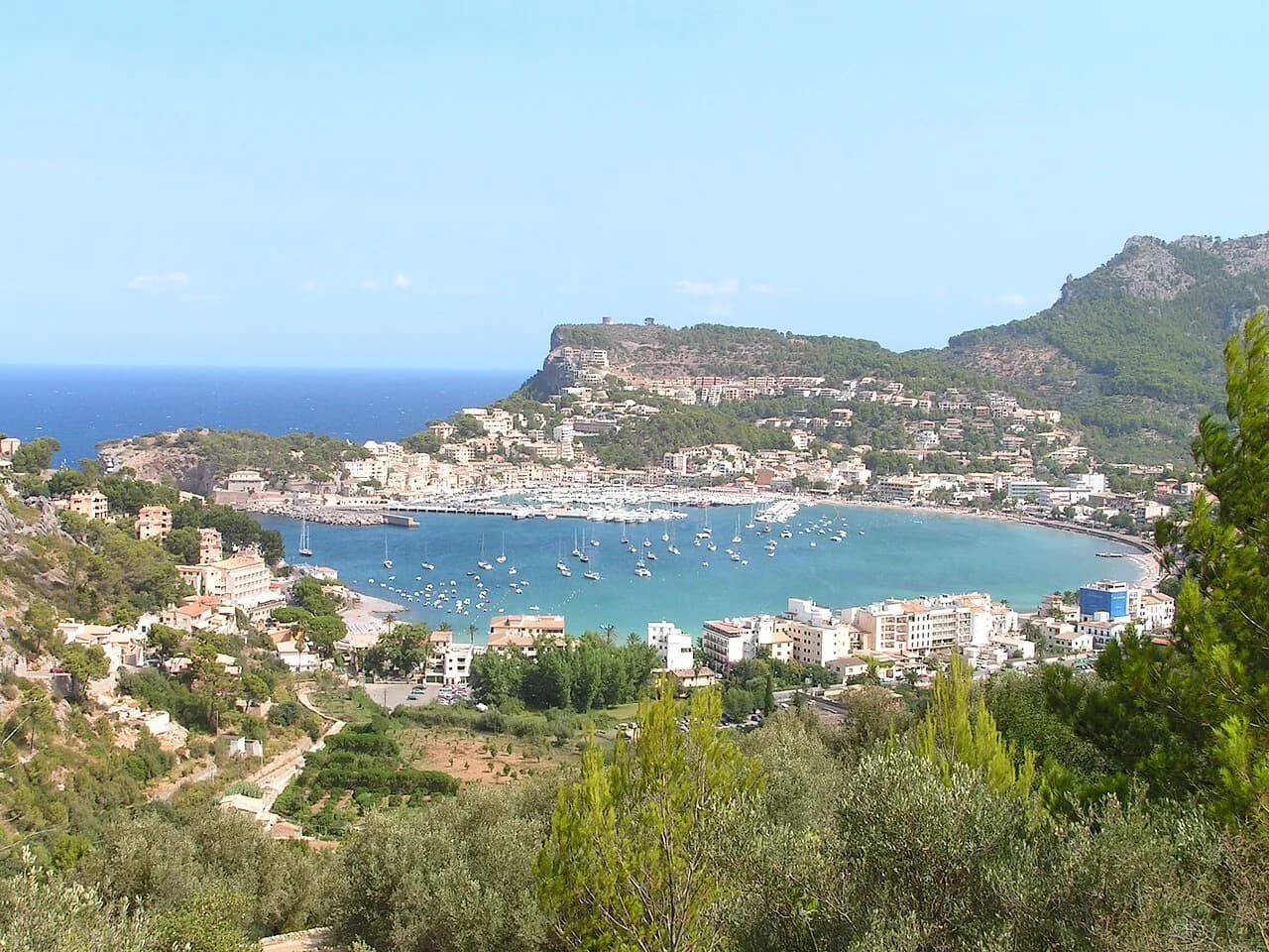 Adults-Only Hotels in Port de Sóller: Age and Room Choices