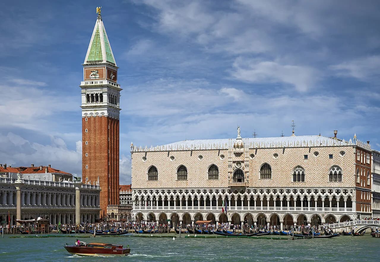 San Marco Venice Hotels: Room Sizes, Guest Counts and Stairs