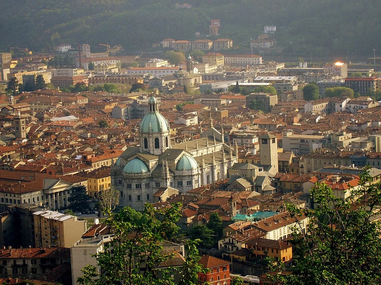 Where to Stay in Como: Historic Core or Lakeside Base