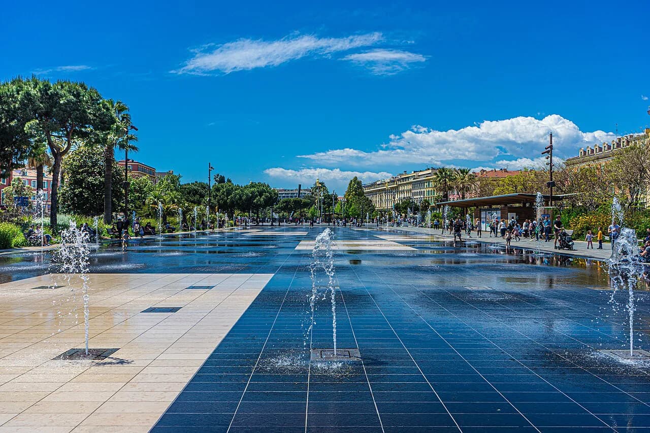 Where to Stay in Nice with Family: Bases and Room Layouts