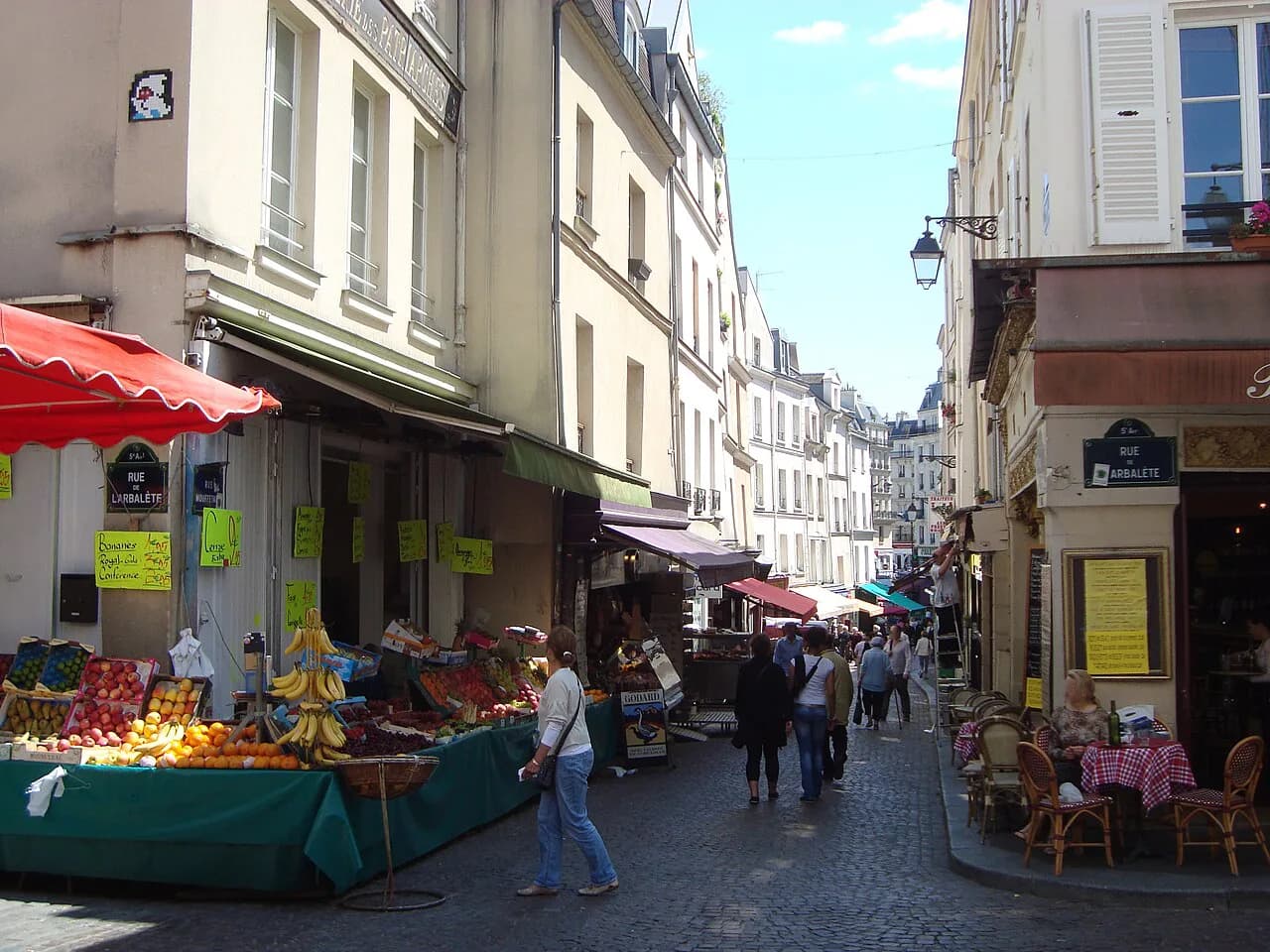 Where to Stay in Paris on a Budget: Rooms and Kitchens