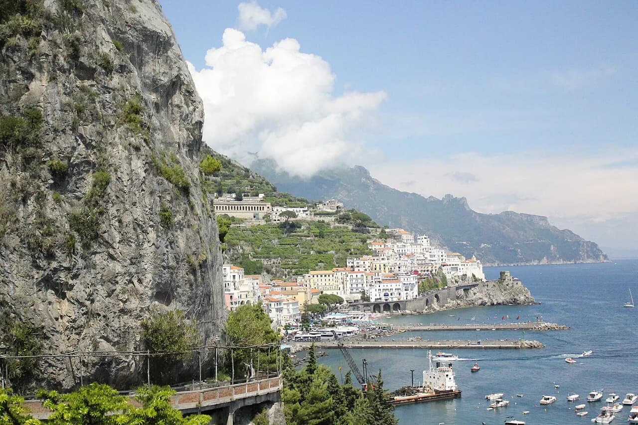 Amalfi Coast Hotels: Choose a Town and a Shore Setting