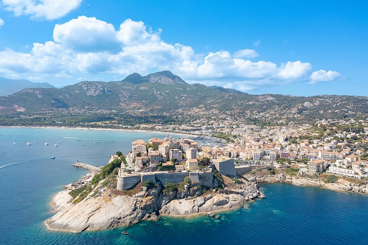 Cheap Hotels in Calvi: Standard and Connecting Rooms