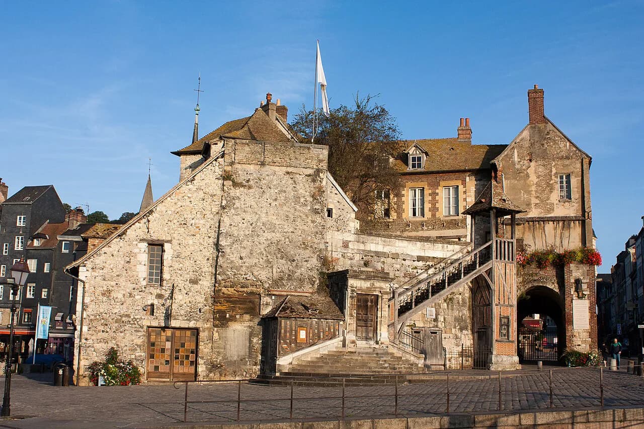 Cheap Hotels in Honfleur: Compare Rooms and Extras