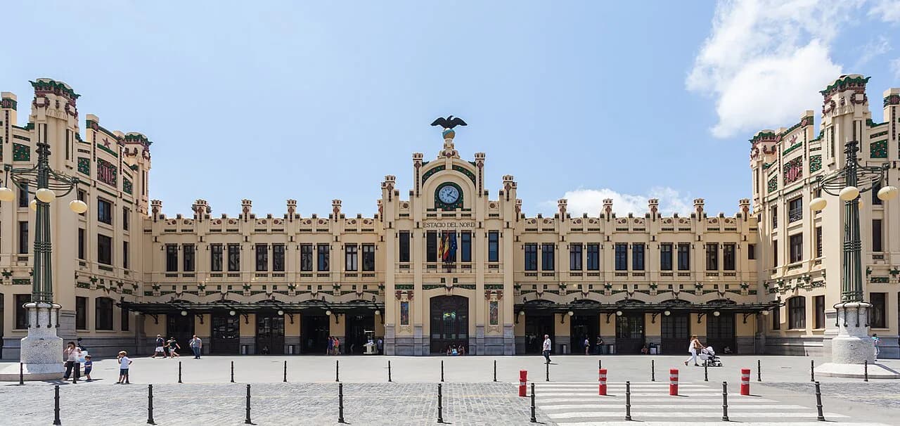 Valencia Train Station Hotels: Nord Bases and Room Choices