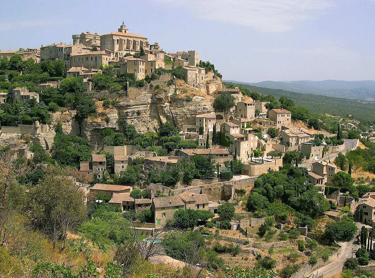 Where to Stay in Provence With a Car: Cities or Villages