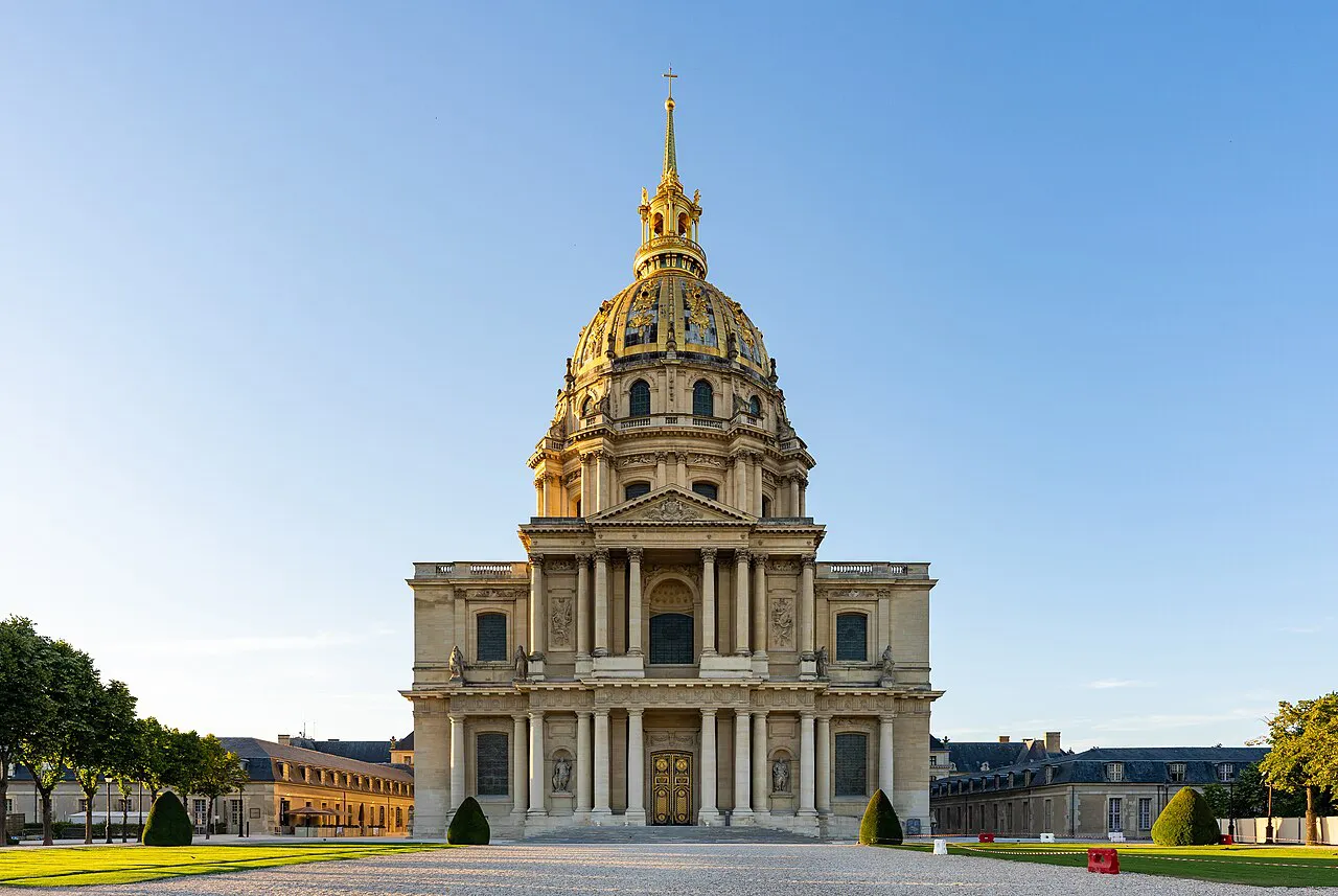 Golden dome of the Dôme des Invalides under a clear sky in the 7th arrondissement of Paris