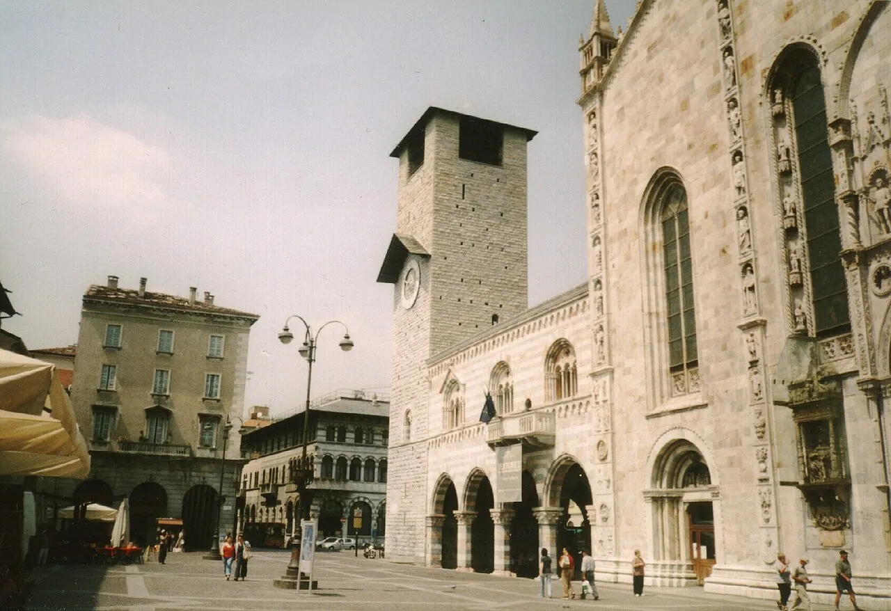 Como Cathedral's facade and bell tower of the Broletto on Piazza del Duomo in Como