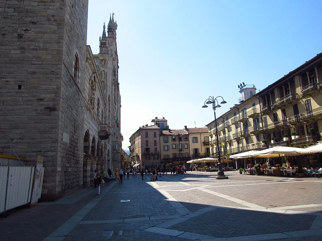 Piazza del Duomo in Como, with the cathedral's Gothic flank on one side and arcaded buildings ahead