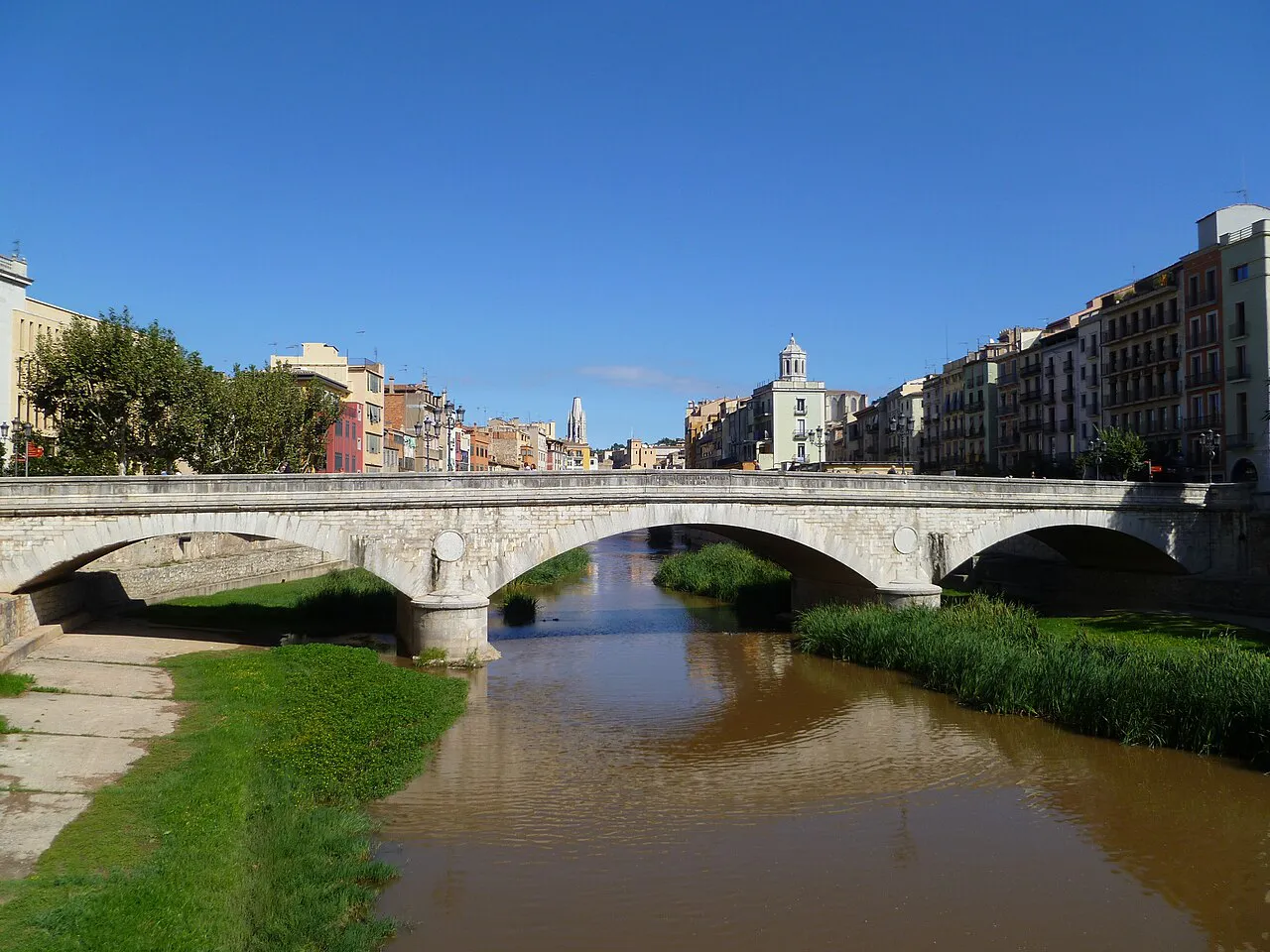 Stone arches of the Pont de Pedra over the Onyar river, Girona