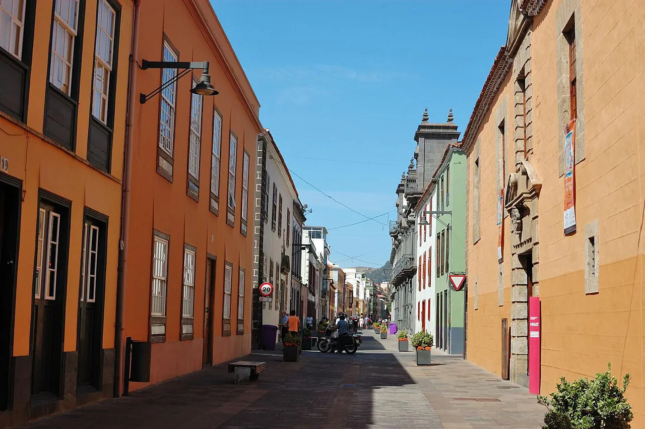 Narrow street of colourful historic houses in the old town of San Cristóbal de La Laguna, Tenerife